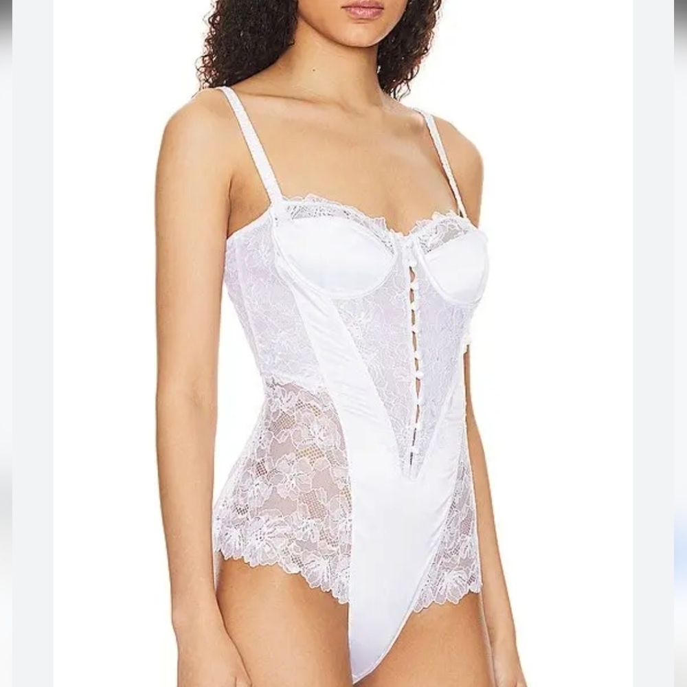 Free People Intimately Afternoon Kiss Bodysuit in White sz LRG​​